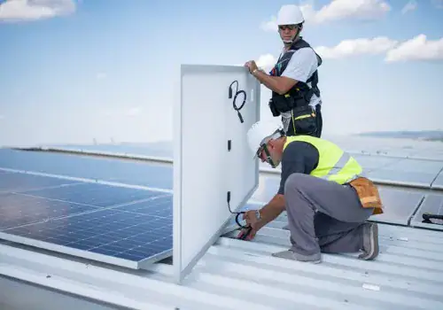 workers installing solar panels.jpg s1024x1024wisk20czurpzweefjznbyl7xpxw1ggto0ku5ti7il8efqqbgb4.jpg